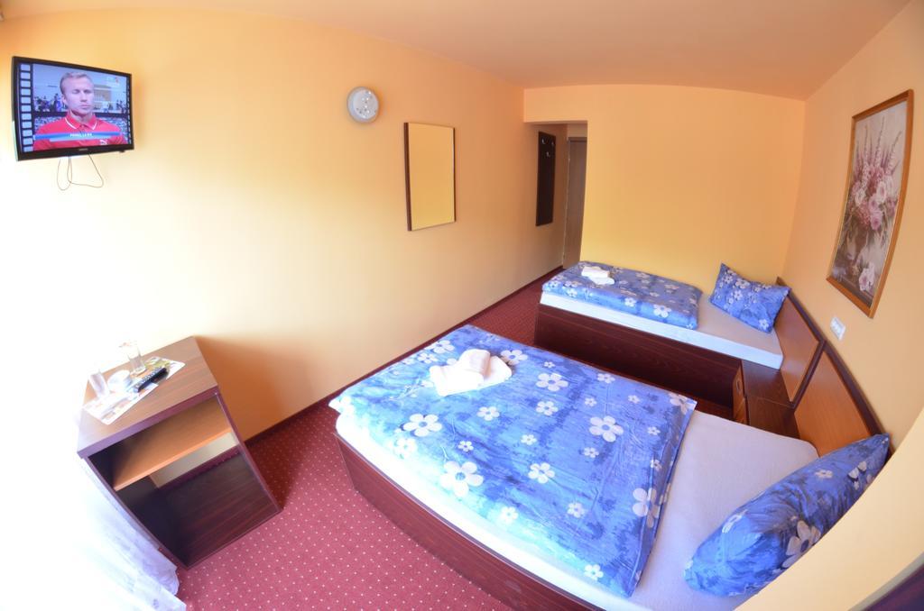 Hotel Le Baron Timisoara Room photo