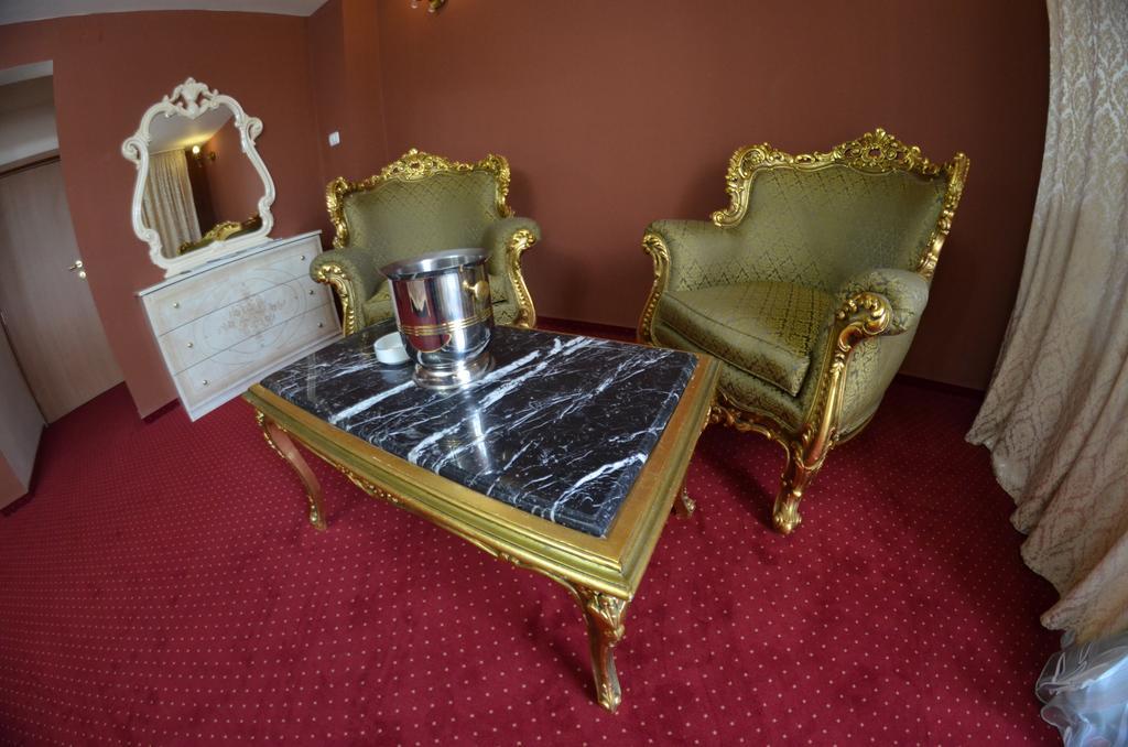 Hotel Le Baron Timisoara Room photo
